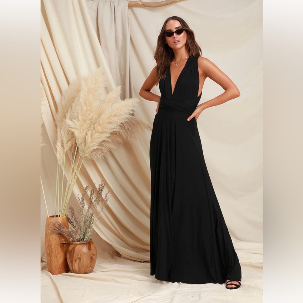 Lulu’s black Tricks of the Trade Maxi dress. Size S. Can wear multiple ways.